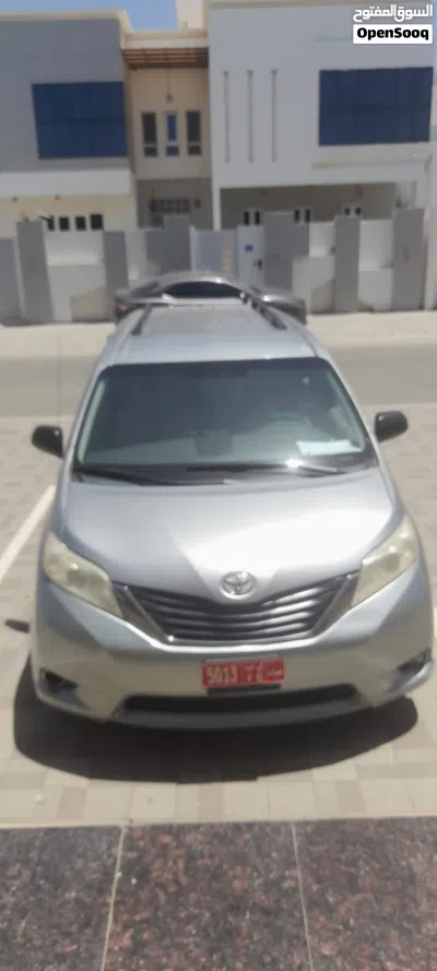 Toyota Sienna LE 3