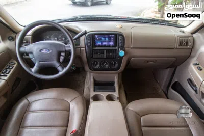 Ford Explorer XLT 4