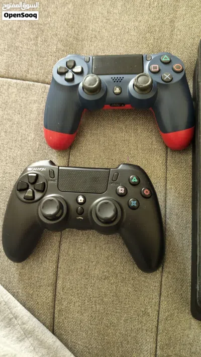 ps4 with 3 controllers for 500 *NON NEGOTIABLE* 2