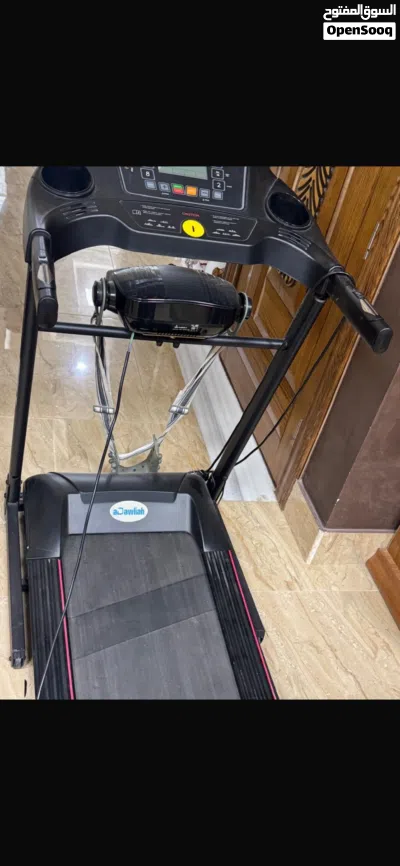 جهاز مشي ممتاز جدا مواصفات عاليه ويوجد جهاز رجاج لنحت الخصر استخدام سنه فقط 2