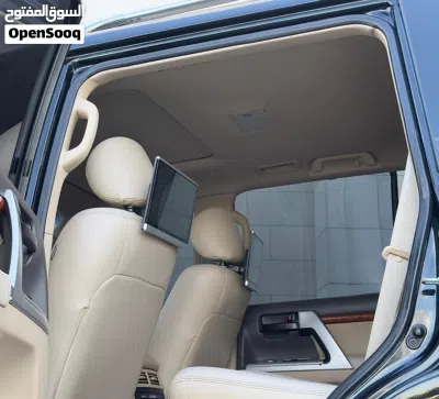 Toyota Land Cruiser VXR 2