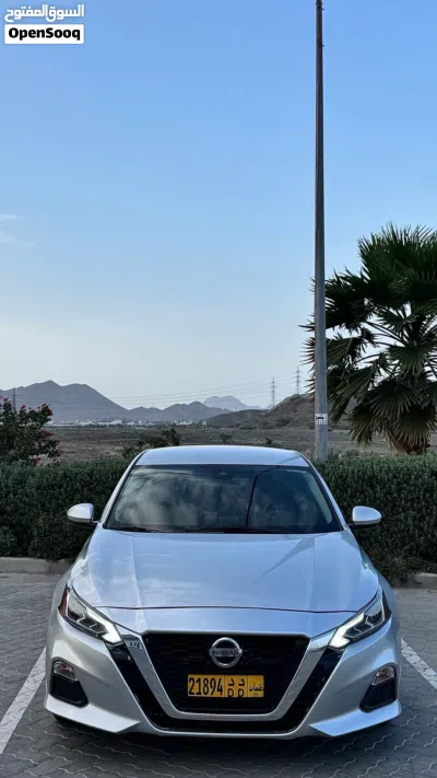 Nissan Altima SV 2