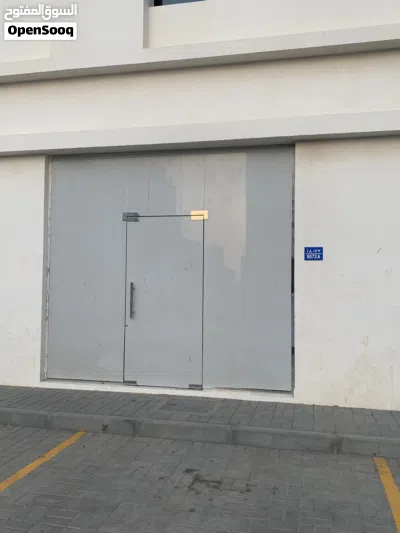 محلات بمساحات مختلفة للإيجار في المعبيلة. Shops for rent in Al Maabelah 4