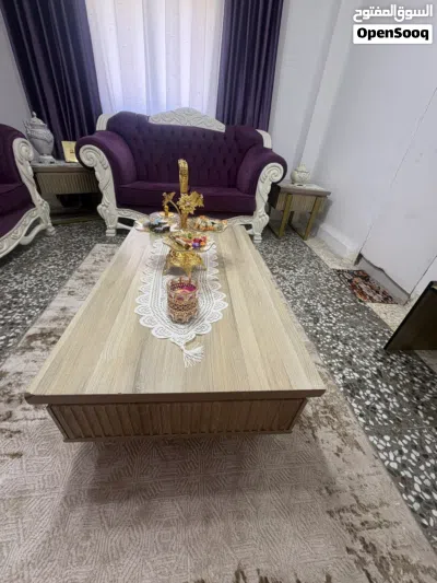 كنب فاخر مخمل دمياطي نيو كلاسيك خشب زان مع البرادي مخمل جداد والطاولات خشب MDF بحالة ممتازة 3