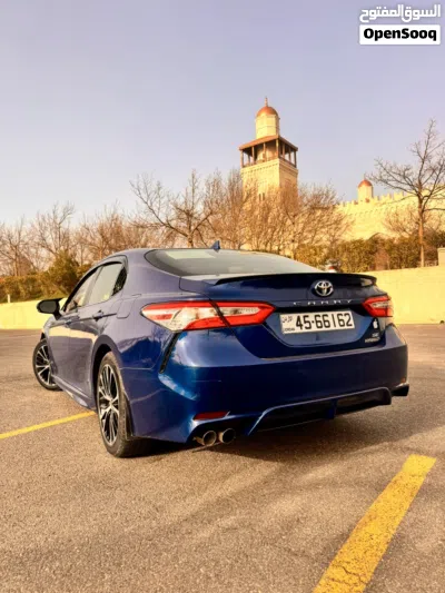 Toyota Camry SE 4