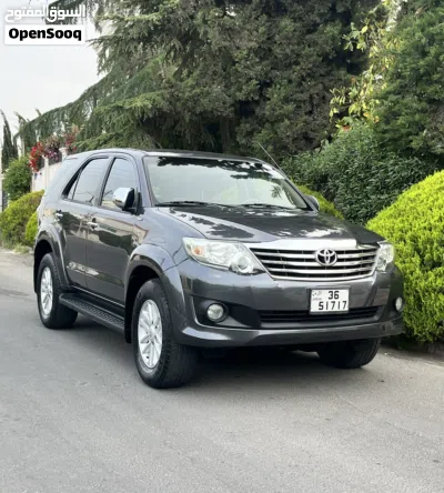 Toyota Fortuner SR5 2