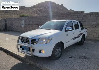تويوتا هيلوكس SR5 2