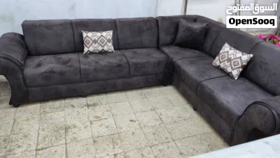 كورنر تفصيل مستعمل بحال الوكالة قياس 230×300سم مع كنبة ثنائية للبيع بأقل من التكلفة، 3