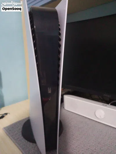 PlayStation 5 Digital Edition بحاله جيده نسخة الفات 2