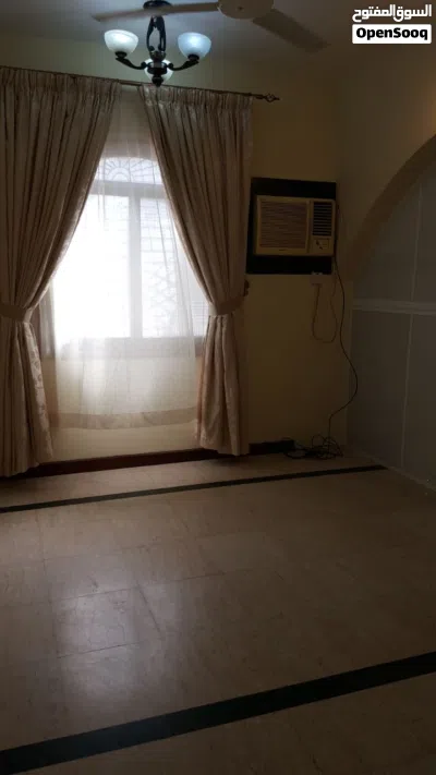 flat 4 room one siting 3 bathes 3