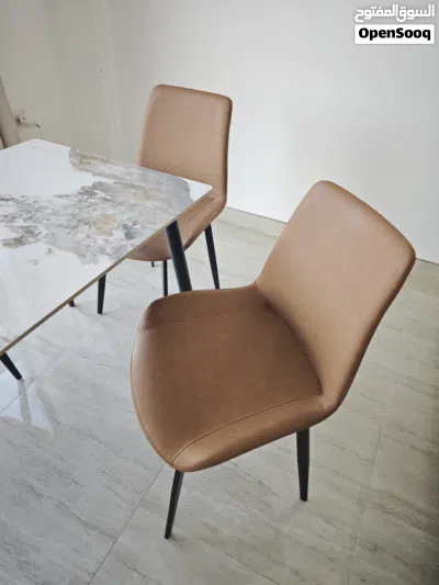 Maple Leaf Brand New 4-Seater Dining Table Set – Excellent Condition 2