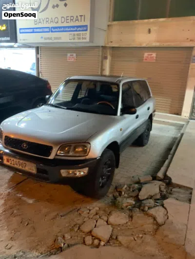 Toyota RAV 4 Standard 3