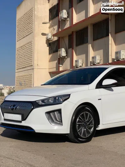 Hyundai Ioniq Standard 4