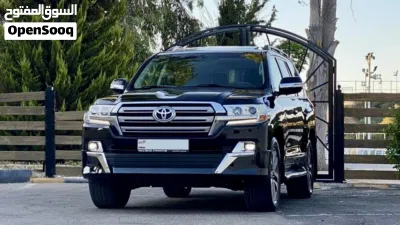 Toyota Land Cruiser GXR 2