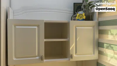 ميز مكتبي ابيض اللون نظيف 4