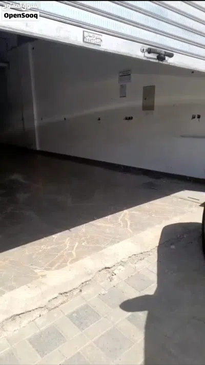 كراج للايجار 100 متر +سندره على شارع رئيسي 2