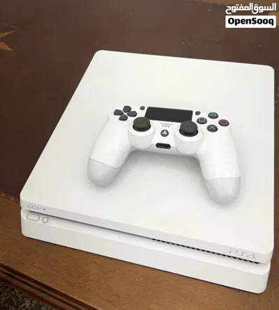 للبيع Ps4 slim مهكر 2