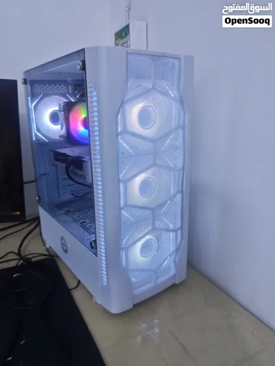 كيس جيمنج احترافي باللون الأبيض للبيع نظيف جدا كارت 4060 مواصفات الكيس (Case Specs): ك 3