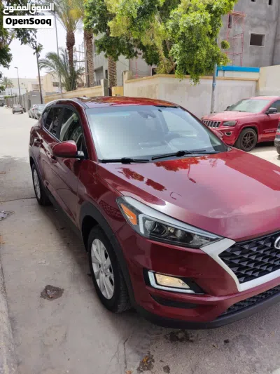 Hyundai Tucson SE 3