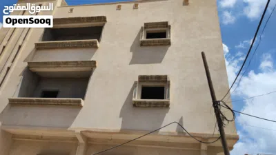عمارة للبيع 3 أدوار والرابع ملحق / بالقرب من مستوصف القادسيه / غوط الشعال 3