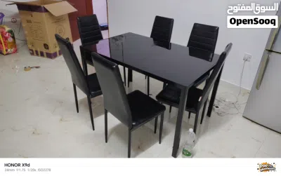 Dining table with 6 chairs in good condition 2