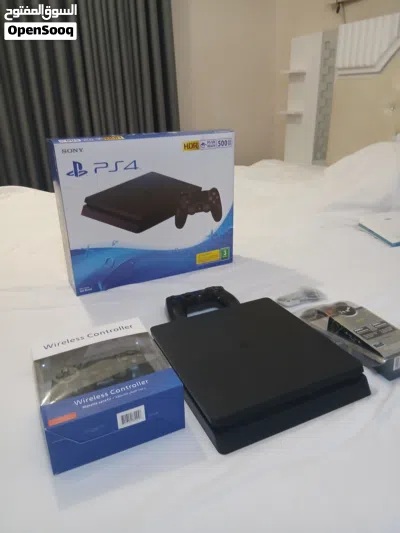 سوني 4 عليه 50 لعبه ومعاه يدين والكرتونه الاصليه وجميع الوصالات وكيبل اتش دي 4K وعليه فيفا 2026 3