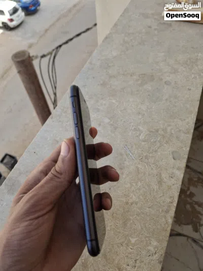 ايفون 11 العادي 4