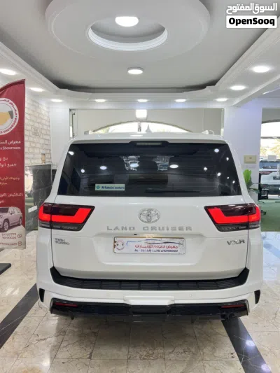 Toyota Land Cruiser VXR 2