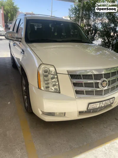 Cadillac Escalade Base 4