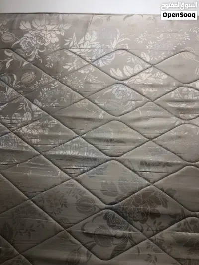 فرشة تخت مزوج ضغط عالي بحالة جيده جدأ 3