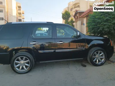 GMC Yukon XL Denali 4