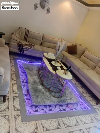 شقة طابق ثالث وسالب 2 من باب العماره كراج سيارة ومصعد شاحطين درج بتنزل للشقه .قريبه من مدارس والسوق 3