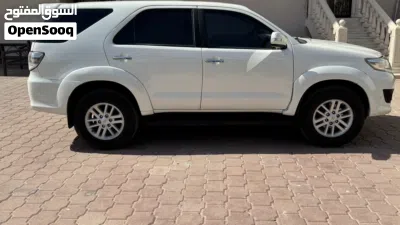 Toyota Fortuner Standard 4