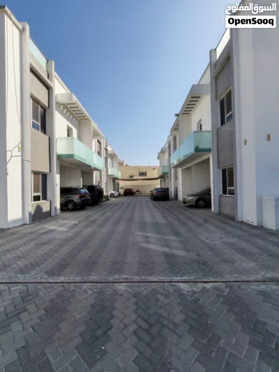 SEMI FURNUSHER 4 Bedrooms & Majilis Villa – Al Hail North 3