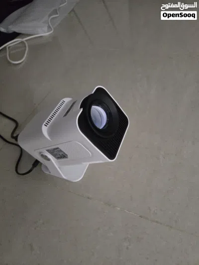120 inch screen with projector شاشة عرض سينمائية 120 بوصة مع بروجكتور 4