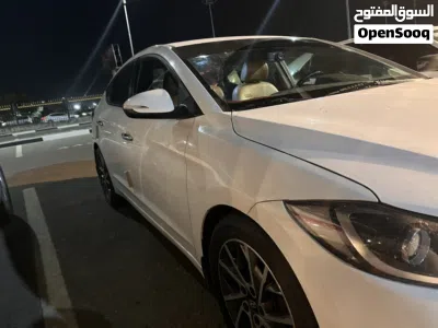 Hyundai Elantra SEL 4