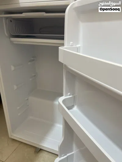 **Evvoli 93L Mini Refrigerator for Sale – Excellent Condition** 2