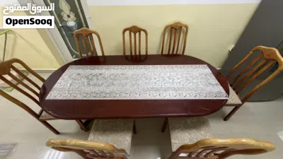 طاوله طعام شبه جديده تكفي 9 اشخاص مع 7 كراسي 4
