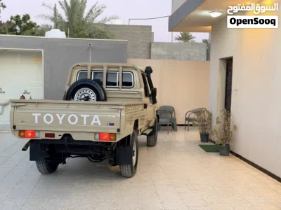 Toyota Land Cruiser VX 2