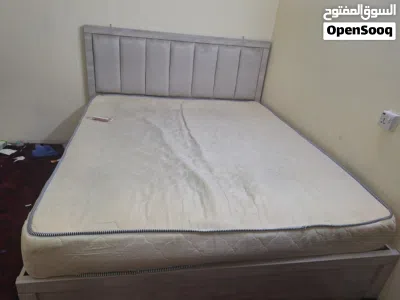 Modern King Size Bed with Comfortable Mattress for Urgent Sale 2