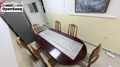 طاوله طعام شبه جديده تكفي 9 اشخاص مع 7 كراسي 2