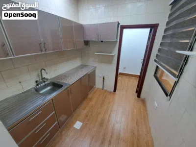 شقه للايجار الخوض السابعه/apartment for rent Al-Khoud 7th 4