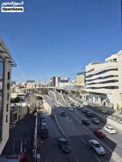 مستودعات بمساحات واسعة للإيجار 4