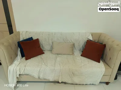 كنب شبه حديد بإستخدام بسيط مؤلف من 2 كنب كل واحدة تتسع ل 4 أشخاص + 2 كنب حجم صغير + طاولة دائرية 2