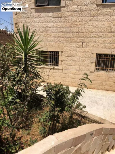 للبيع - بيت مستقل طابقين في منطقة القسطل طريق المطار بمساحة ارض 1044 4