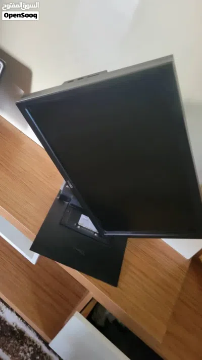 شه كمبيوتر ماركه DELL اصليه حجم 24 فيها جميع المداخل تقدر تستعملها ع كل الاجهزه يوجد بها مدخل صوت 3