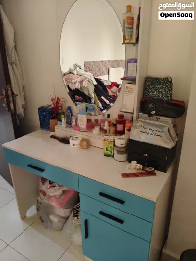 dressing table neat and clean, pick up from Farwaniya 2