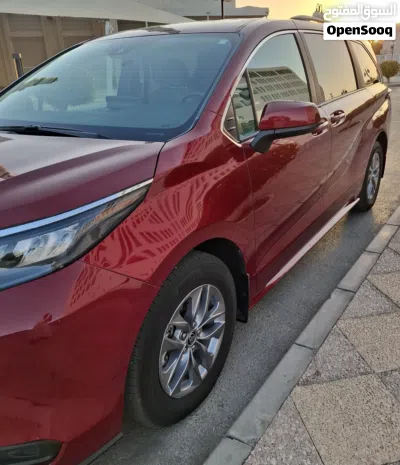 Toyota Sienna LE 2
