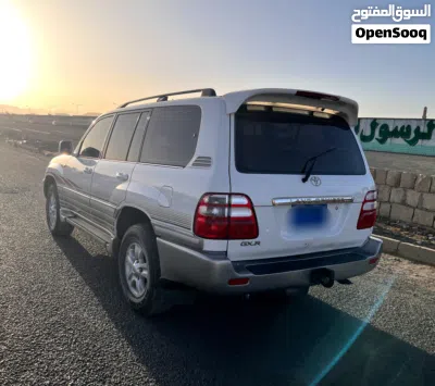 Toyota Land Cruiser GXR 2