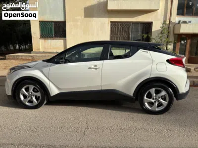 Toyota C-HR Standard 2